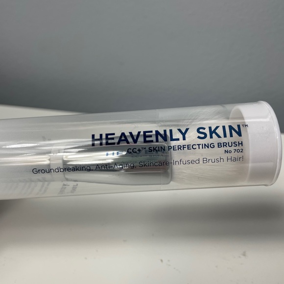 IT COSMETICS heavenly skin cc + perfecting brush - Picture 4 of 5
